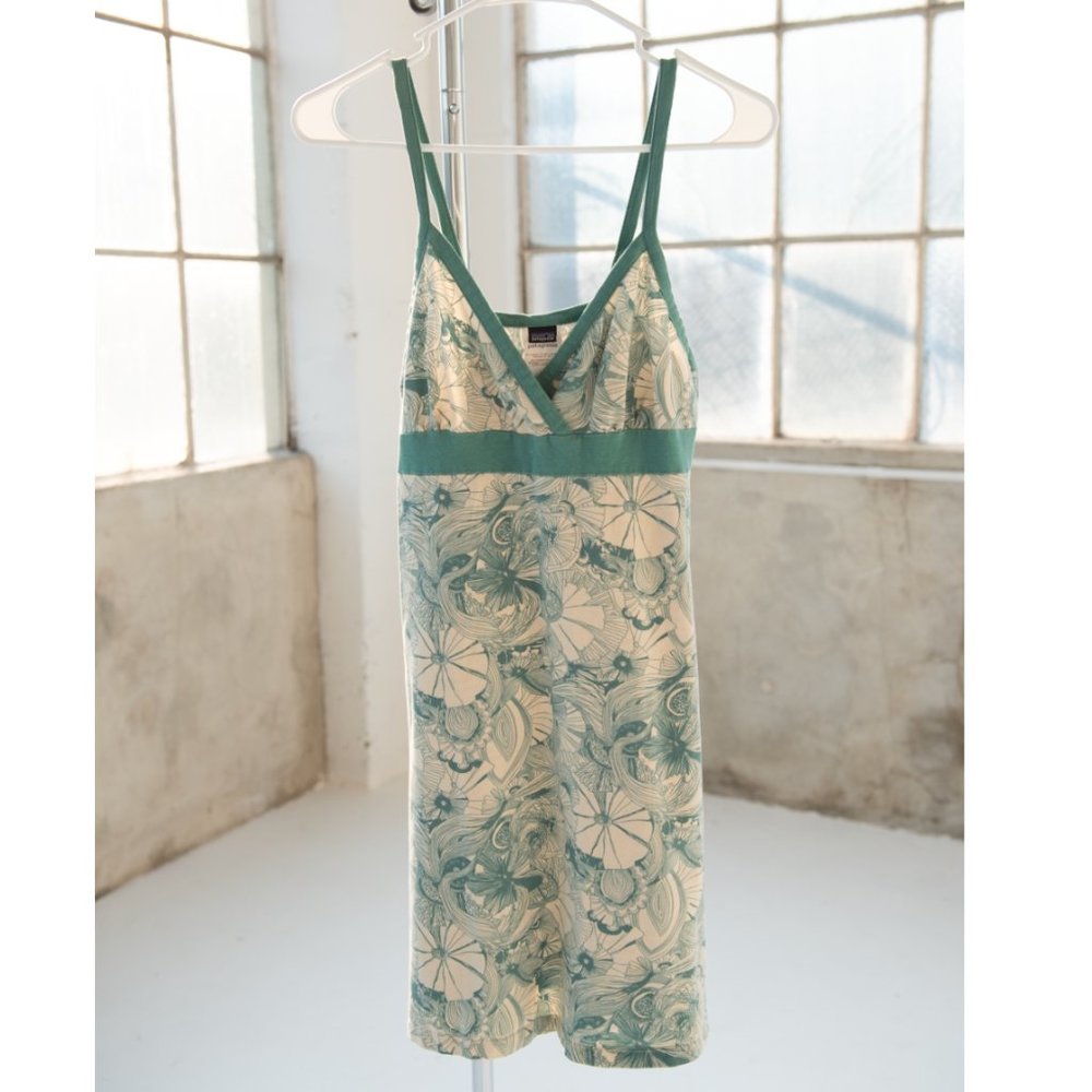 Patagonia green floral printed hiking dress, M